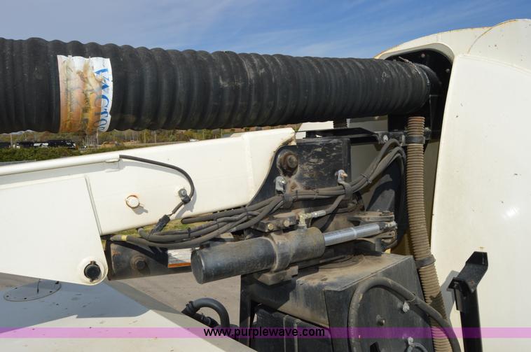 image for item Z9045 2000 Sterling L7501 vacuum truck