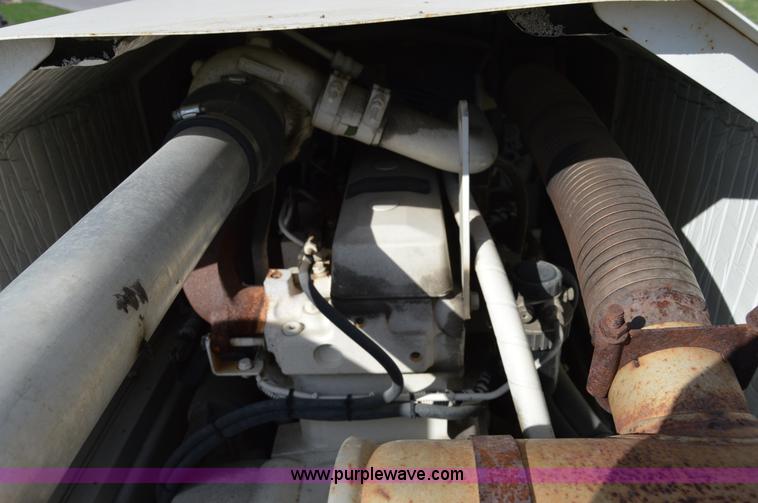 image for item Z9045 2000 Sterling L7501 vacuum truck