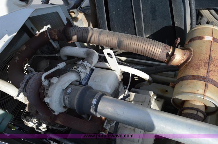 image for item Z9045 2000 Sterling L7501 vacuum truck