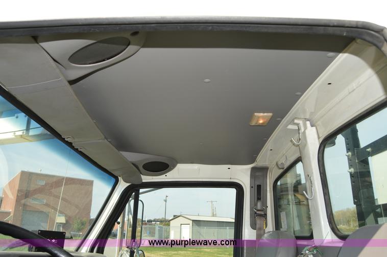 image for item Z9045 2000 Sterling L7501 vacuum truck