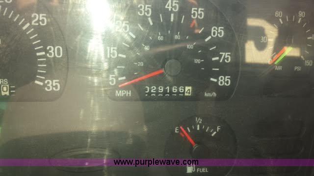 image for item Z9045 2000 Sterling L7501 vacuum truck