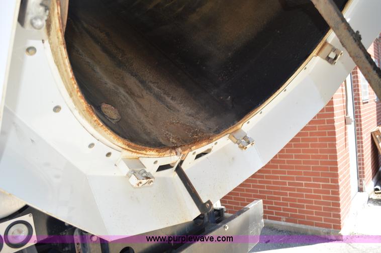 image for item Z9045 2000 Sterling L7501 vacuum truck