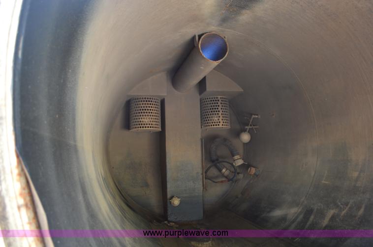 image for item Z9045 2000 Sterling L7501 vacuum truck