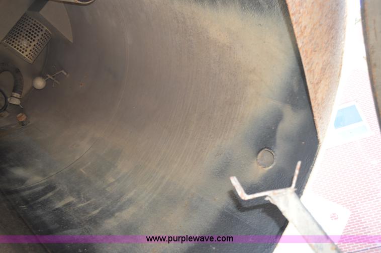 image for item Z9045 2000 Sterling L7501 vacuum truck