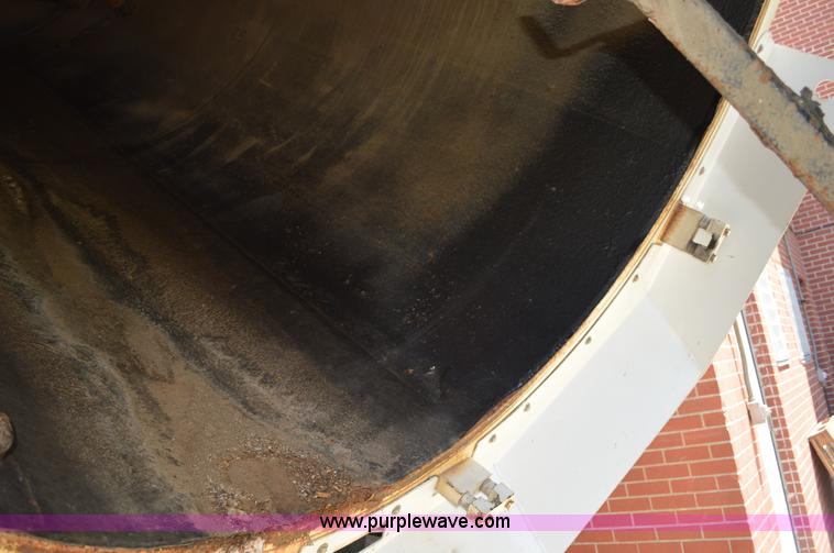 image for item Z9045 2000 Sterling L7501 vacuum truck