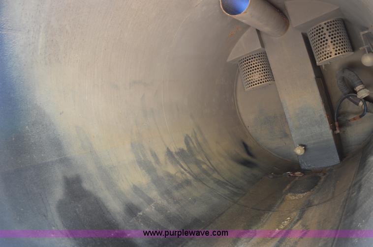 image for item Z9045 2000 Sterling L7501 vacuum truck