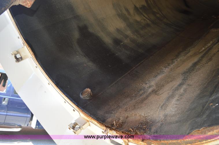 image for item Z9045 2000 Sterling L7501 vacuum truck