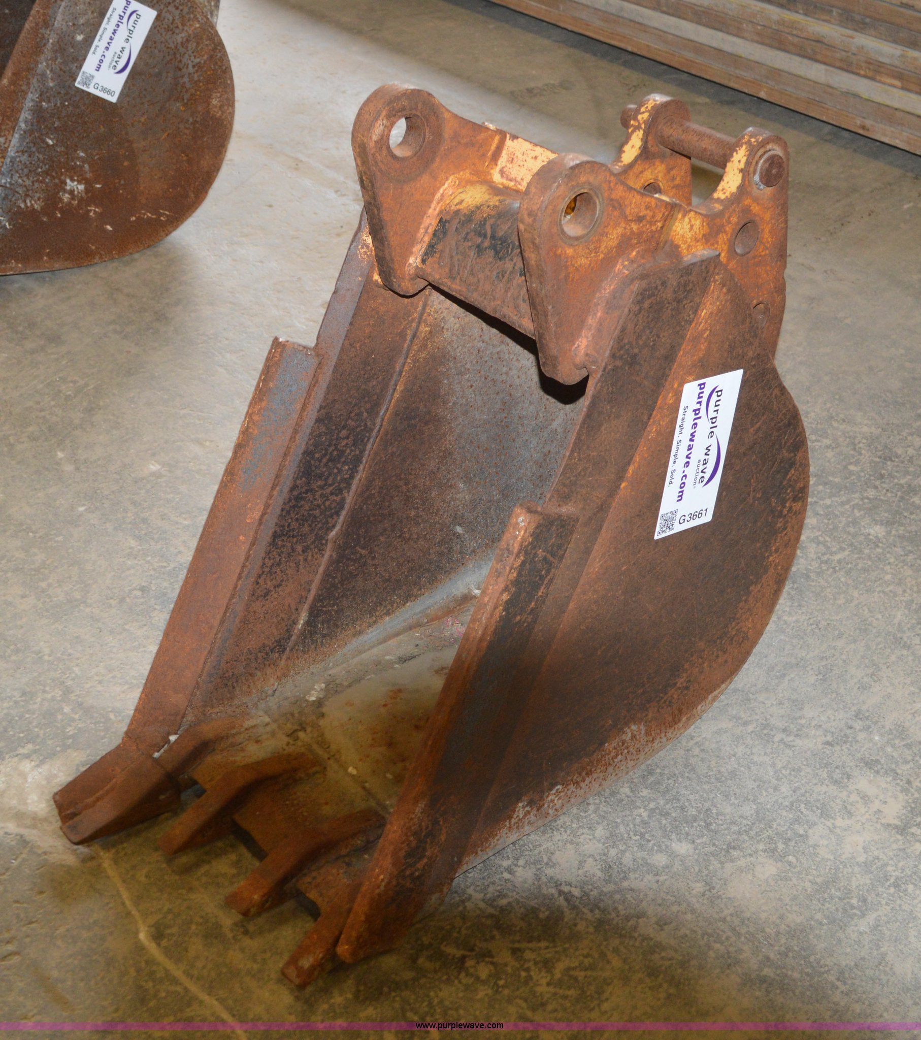 Case 580 backhoe bucket in Kansas City, MO Item G3661 sold Purple Wave