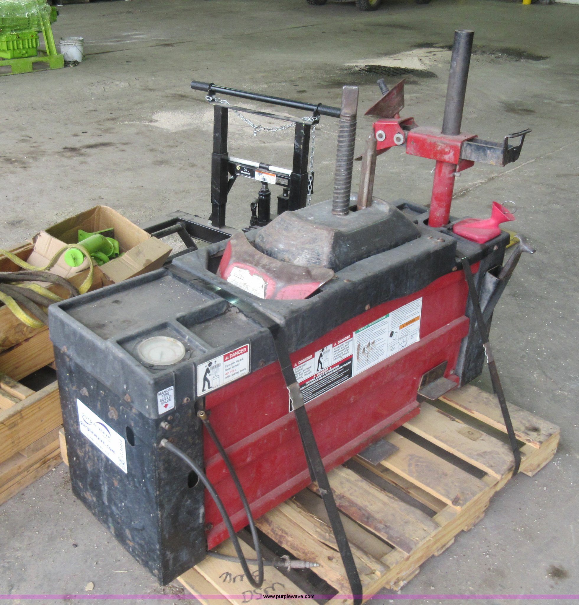 Coats 4050A tire machine in Lacygne, KS Item G3684 sold Purple Wave