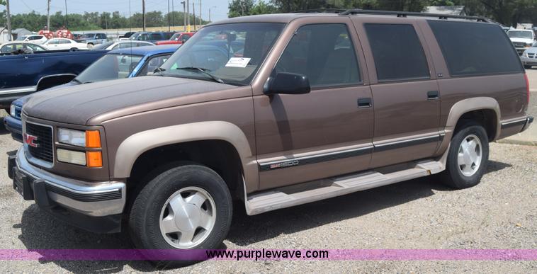 image for item E6388 1994 GMC Suburban 1500 SUV