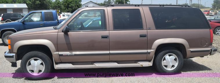 image for item E6388 1994 GMC Suburban 1500 SUV