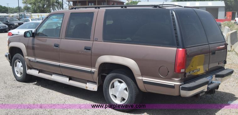 image for item E6388 1994 GMC Suburban 1500 SUV