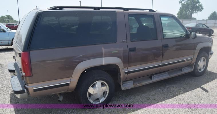 image for item E6388 1994 GMC Suburban 1500 SUV