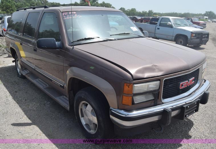 image for item E6388 1994 GMC Suburban 1500 SUV