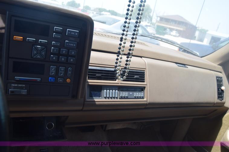 image for item E6388 1994 GMC Suburban 1500 SUV