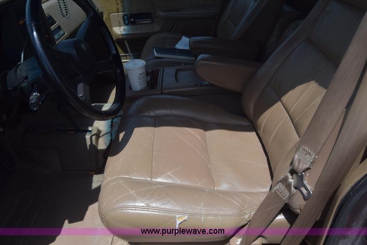 image for item E6388 1994 GMC Suburban 1500 SUV