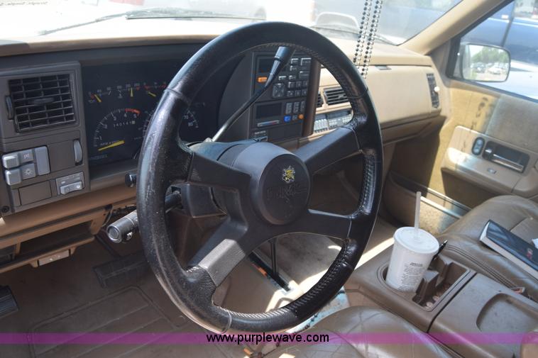 image for item E6388 1994 GMC Suburban 1500 SUV