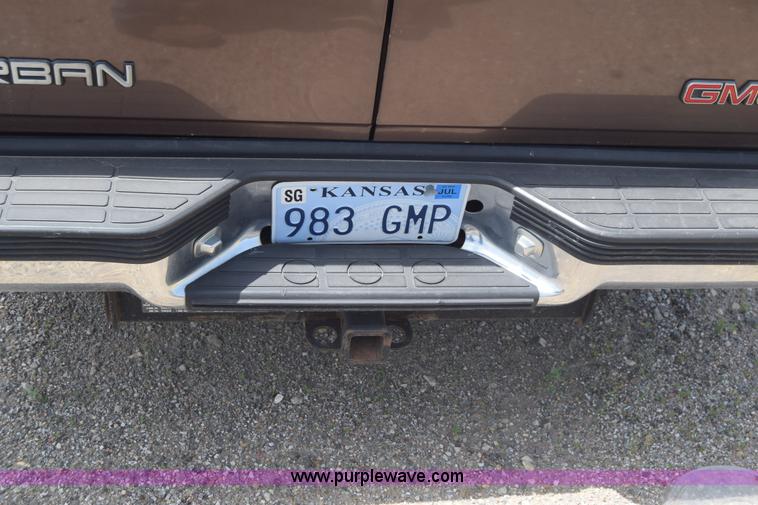 image for item E6388 1994 GMC Suburban 1500 SUV