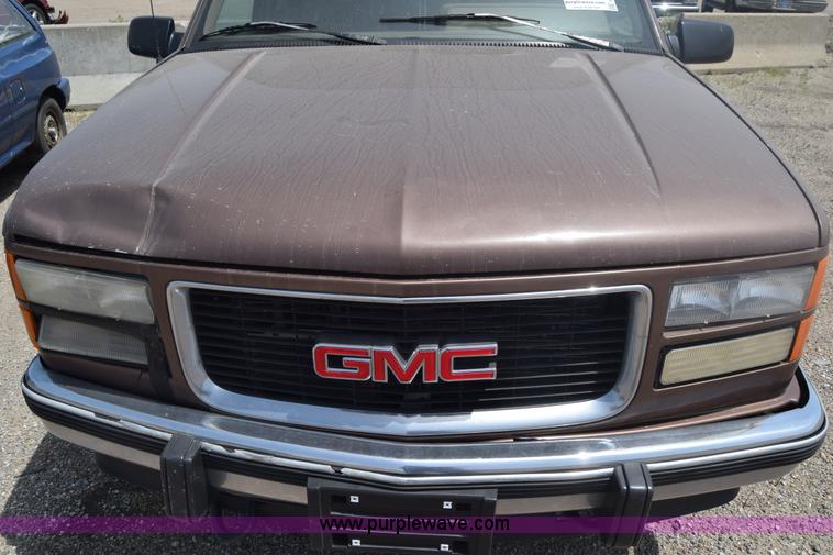 image for item E6388 1994 GMC Suburban 1500 SUV