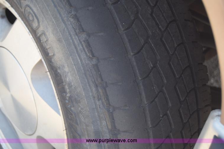 image for item E6388 1994 GMC Suburban 1500 SUV