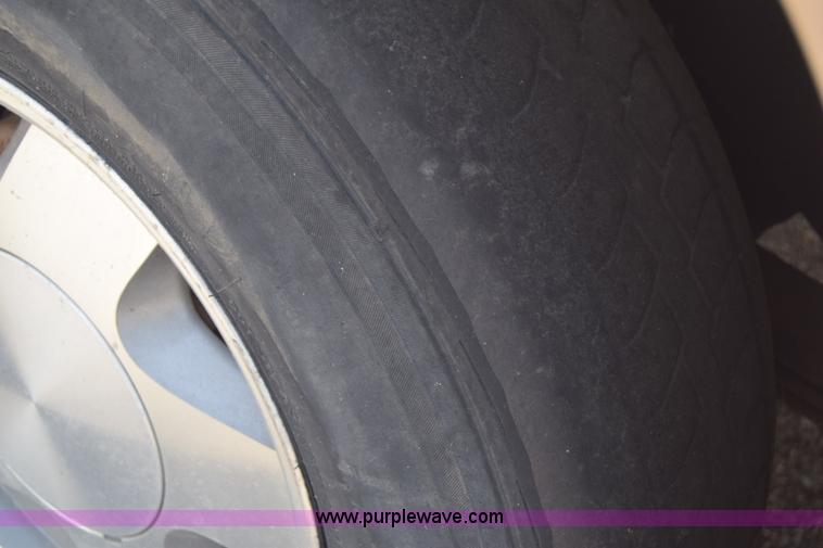 image for item E6388 1994 GMC Suburban 1500 SUV