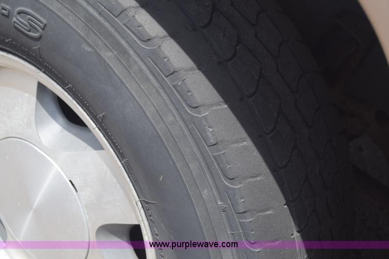 image for item E6388 1994 GMC Suburban 1500 SUV