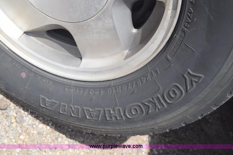 image for item E6388 1994 GMC Suburban 1500 SUV