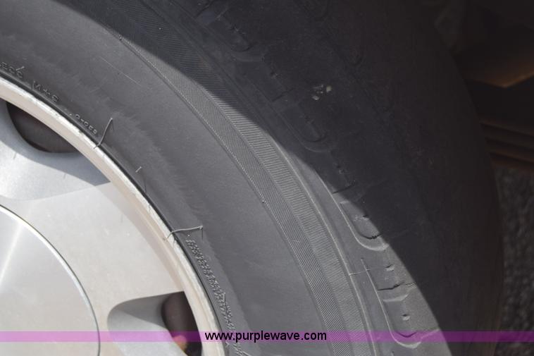 image for item E6388 1994 GMC Suburban 1500 SUV