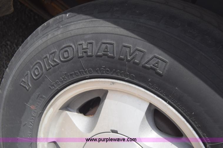 image for item E6388 1994 GMC Suburban 1500 SUV