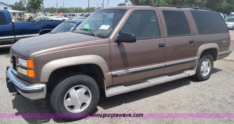 image for item E6388 1994 GMC Suburban 1500 SUV
