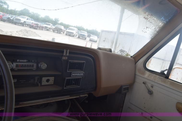 image for item E6389 1977 Ford Comet RV