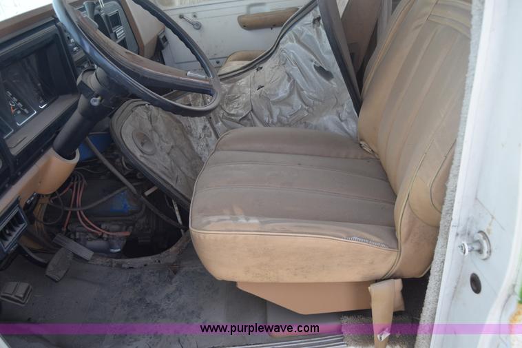 image for item E6389 1977 Ford Comet RV