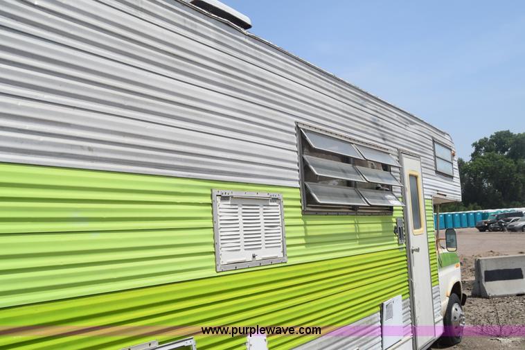 image for item E6389 1977 Ford Comet RV
