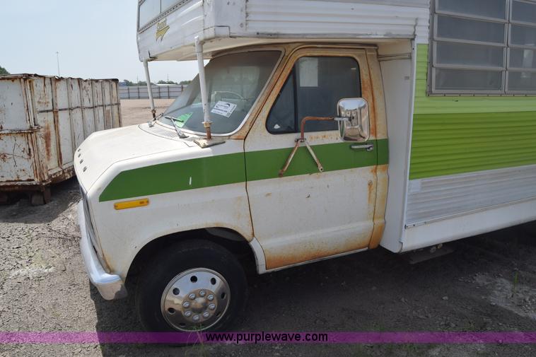 image for item E6389 1977 Ford Comet RV