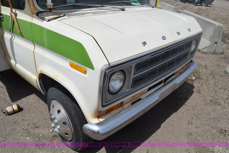 image for item E6389 1977 Ford Comet RV