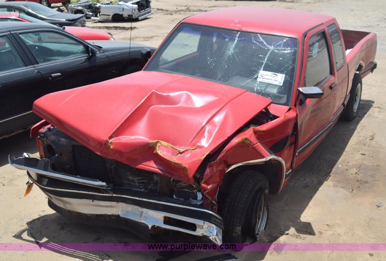 image for item E6431 1991 Chevrolet S10 Ext. Cab pickup truck