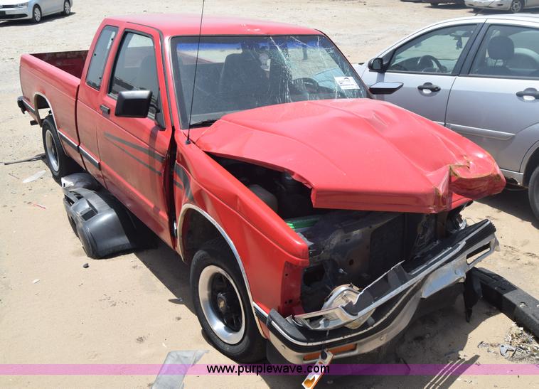 image for item E6431 1991 Chevrolet S10 Ext. Cab pickup truck
