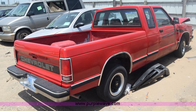image for item E6431 1991 Chevrolet S10 Ext. Cab pickup truck