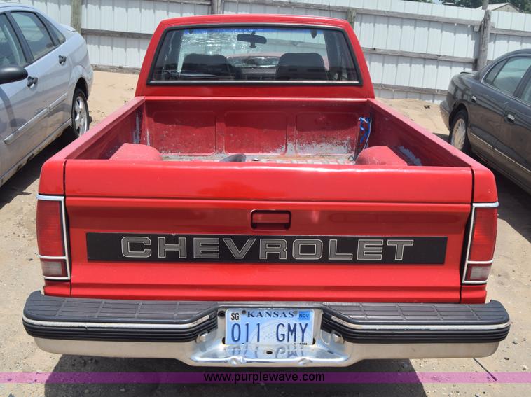 image for item E6431 1991 Chevrolet S10 Ext. Cab pickup truck