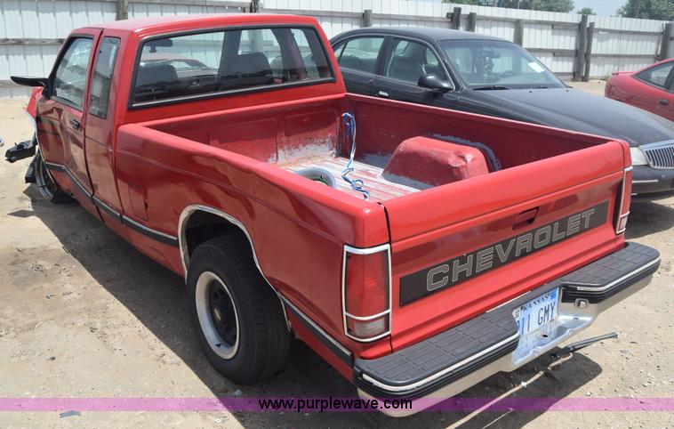 image for item E6431 1991 Chevrolet S10 Ext. Cab pickup truck
