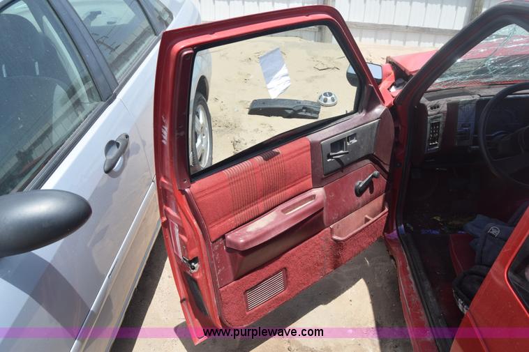 image for item E6431 1991 Chevrolet S10 Ext. Cab pickup truck