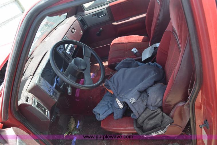 image for item E6431 1991 Chevrolet S10 Ext. Cab pickup truck