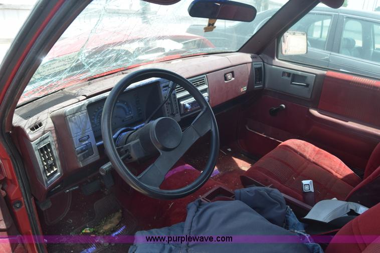 image for item E6431 1991 Chevrolet S10 Ext. Cab pickup truck