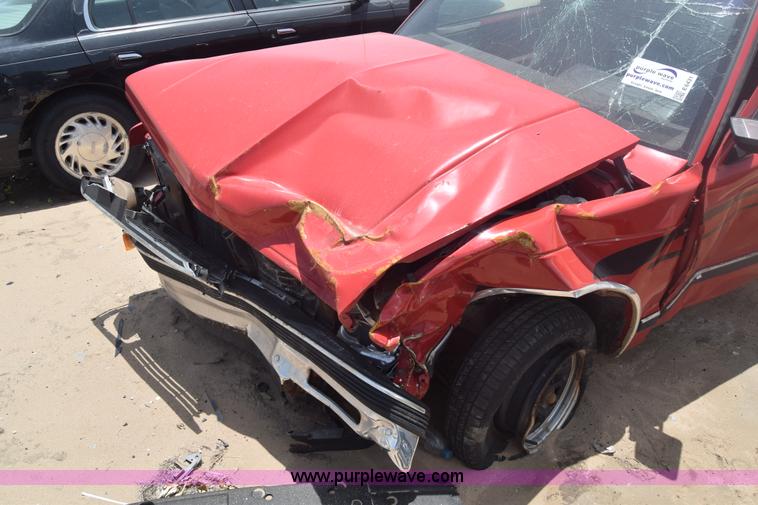 image for item E6431 1991 Chevrolet S10 Ext. Cab pickup truck