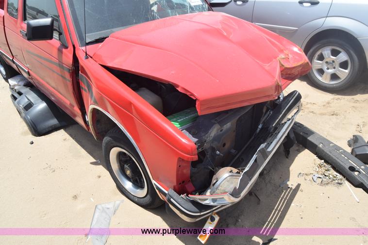 image for item E6431 1991 Chevrolet S10 Ext. Cab pickup truck