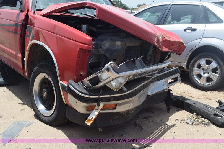 image for item E6431 1991 Chevrolet S10 Ext. Cab pickup truck