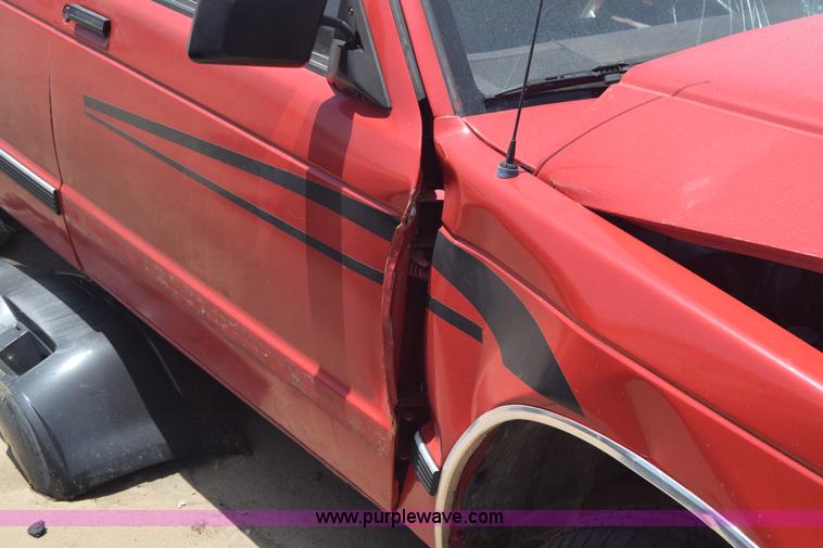 image for item E6431 1991 Chevrolet S10 Ext. Cab pickup truck