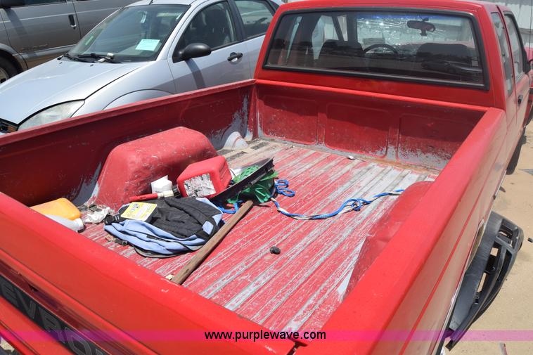 image for item E6431 1991 Chevrolet S10 Ext. Cab pickup truck