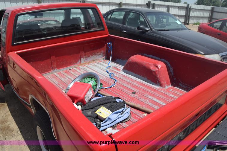 image for item E6431 1991 Chevrolet S10 Ext. Cab pickup truck