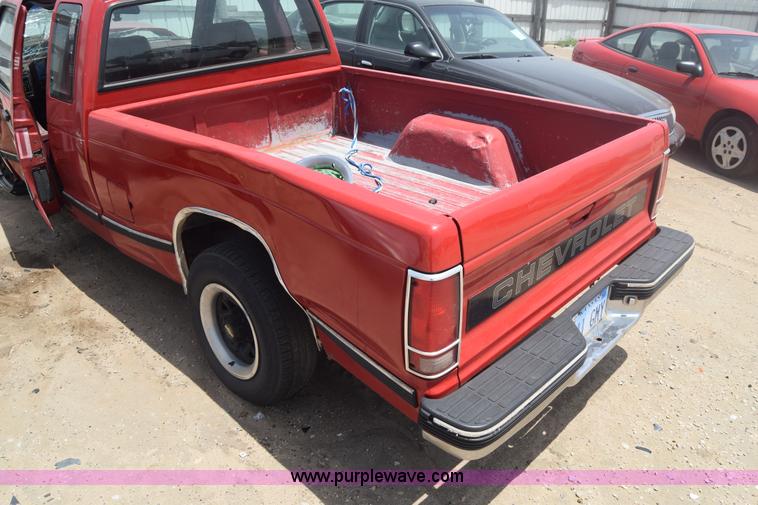 image for item E6431 1991 Chevrolet S10 Ext. Cab pickup truck